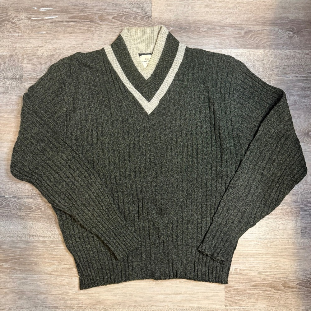 Vintage Van Heusen Mens XL Lambswool Blend Ribbed V-Neck Sweater Grey‎